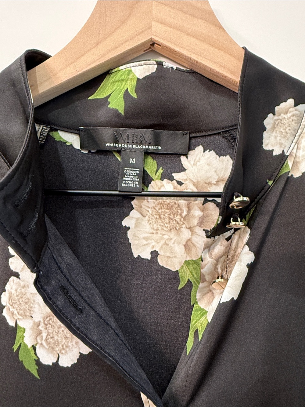 White House Black Market Black Floral Button-Down Short-Sleeve Blouse - Picture 3 of 8